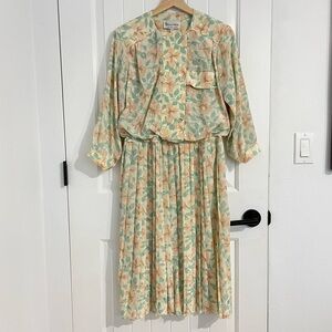 Damon Petite Vintage Pastel Floral Long Sleeves Pleated Dress
